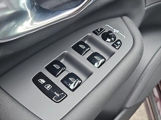 2026 Volvo XC90 Ultra Dark Theme, B6 AWD Gas (mild hybrid), Gasoline, 7 Seats