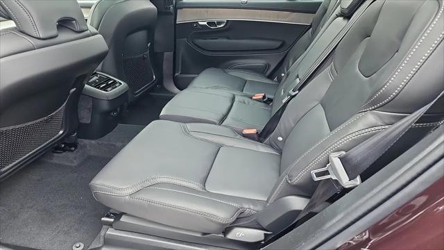 2026 Volvo XC90 Ultra Dark Theme, B6 AWD Gas (mild hybrid), Gasoline, 7 Seats