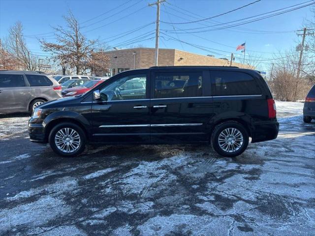 2013 Chrysler Town & Country Touring-L