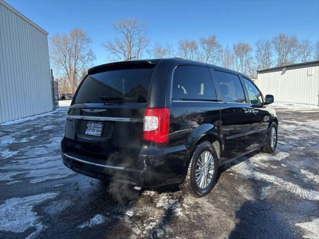 2013 Chrysler Town & Country Touring-L