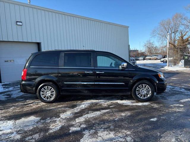 2013 Chrysler Town & Country Touring-L