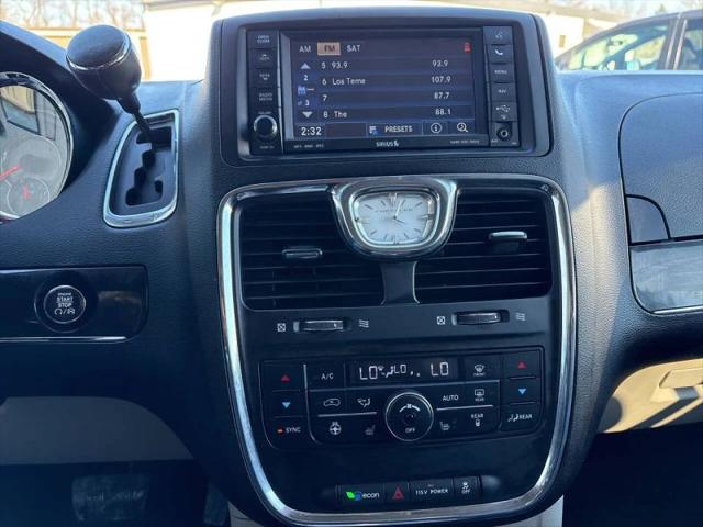 2013 Chrysler Town & Country Touring-L