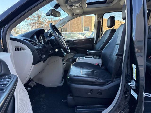 2013 Chrysler Town & Country Touring-L