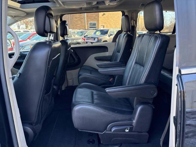 2013 Chrysler Town & Country Touring-L