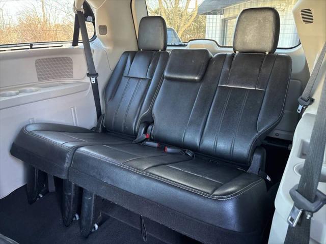 2013 Chrysler Town & Country Touring-L