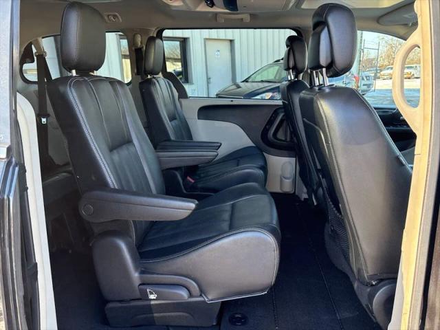 2013 Chrysler Town & Country Touring-L