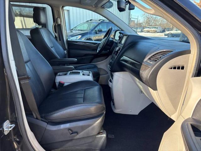 2013 Chrysler Town & Country Touring-L