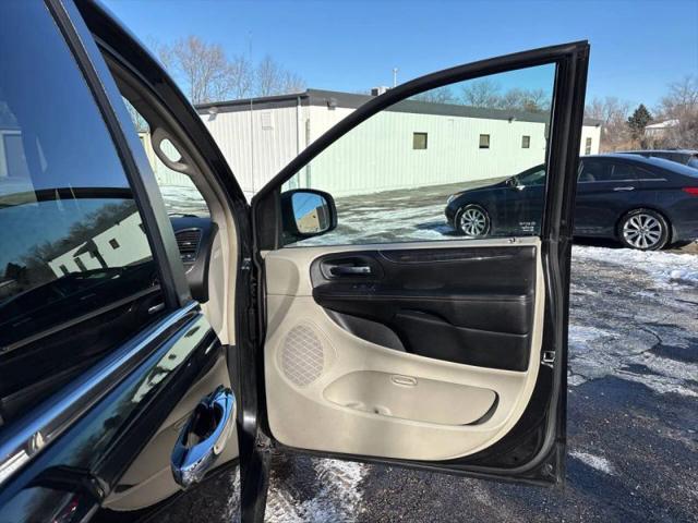 2013 Chrysler Town & Country Touring-L