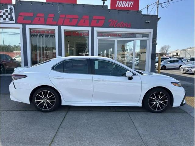 2023 Toyota Camry SE