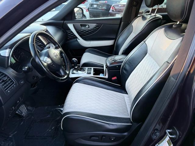 2017 INFINITI QX70 3.7