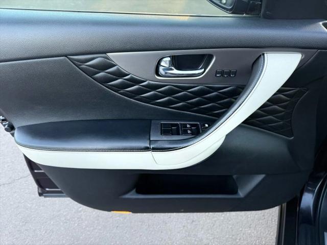 2017 INFINITI QX70 3.7