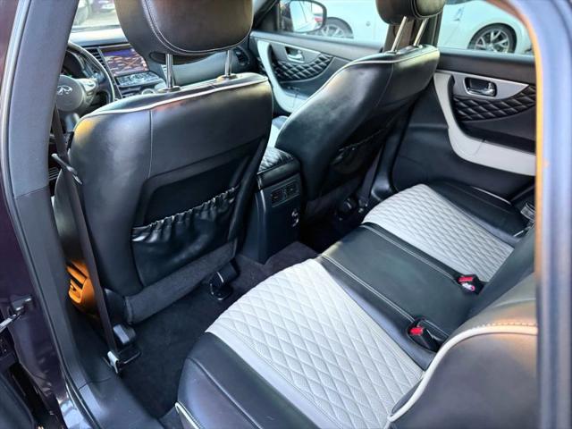 2017 INFINITI QX70 3.7