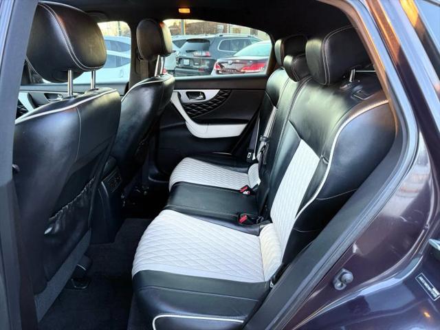 2017 INFINITI QX70 3.7