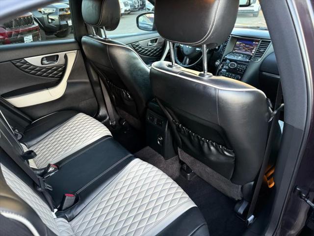 2017 INFINITI QX70 3.7