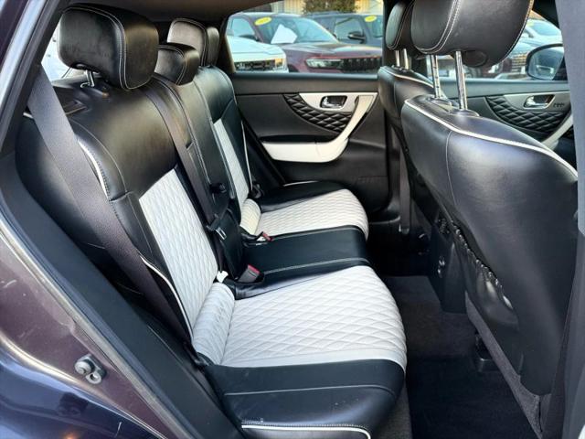 2017 INFINITI QX70 3.7