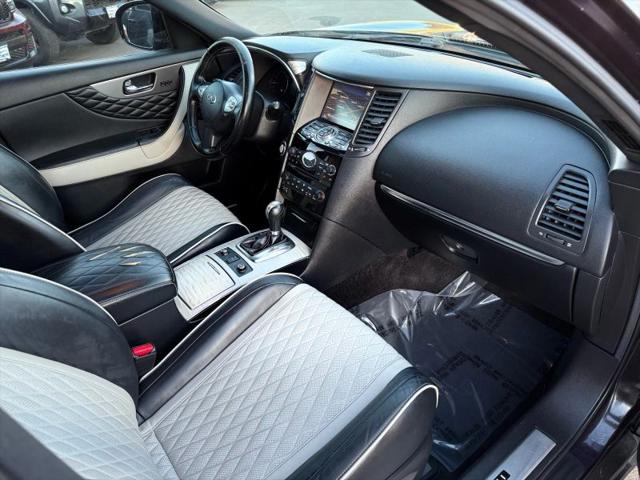 2017 INFINITI QX70 3.7