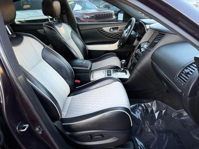 2017 INFINITI QX70 3.7