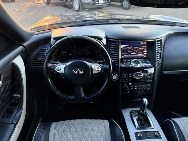 2017 INFINITI QX70 3.7