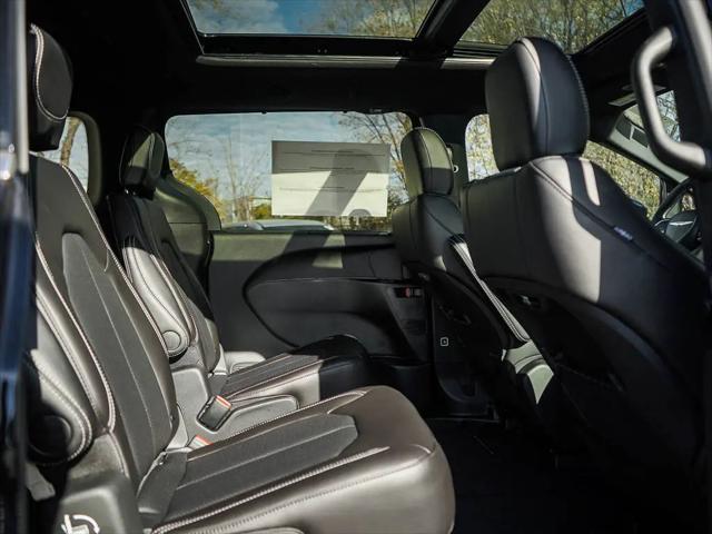 2026 Chrysler Pacifica Select AWD