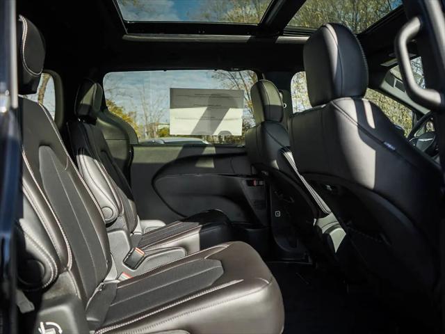 2026 Chrysler Pacifica Select AWD