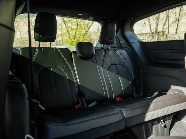 2026 Chrysler Pacifica Select AWD