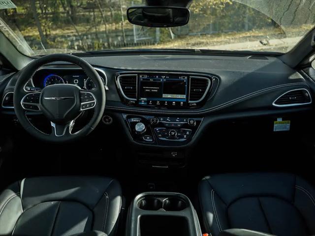 2026 Chrysler Pacifica Select AWD