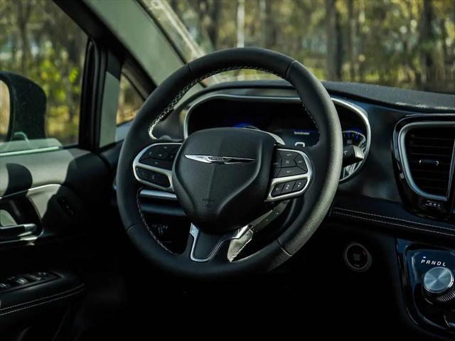 2026 Chrysler Pacifica Select AWD