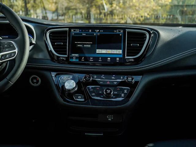 2026 Chrysler Pacifica Select AWD
