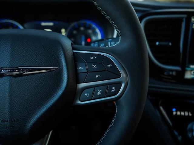2026 Chrysler Pacifica Select AWD