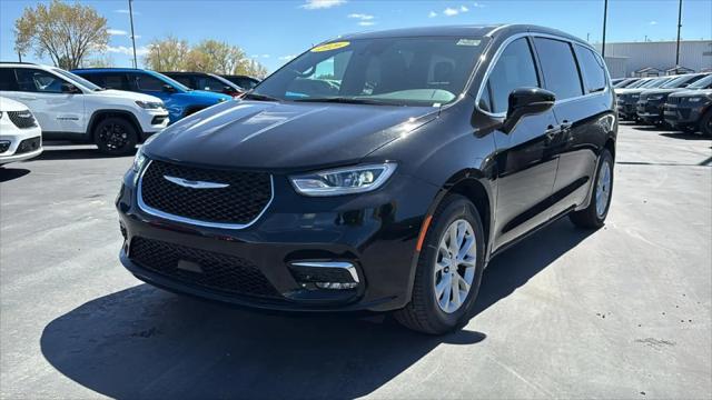 2026 Chrysler Pacifica Select AWD