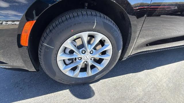 2026 Chrysler Pacifica Select AWD