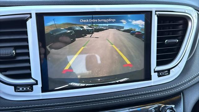 2026 Chrysler Pacifica Select AWD