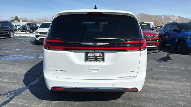 2026 Chrysler Pacifica Select AWD