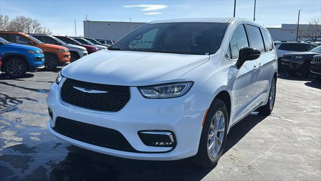 2026 Chrysler Pacifica Select AWD