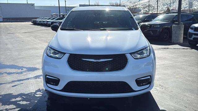 2026 Chrysler Pacifica Select AWD