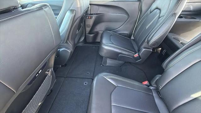 2026 Chrysler Pacifica Select AWD