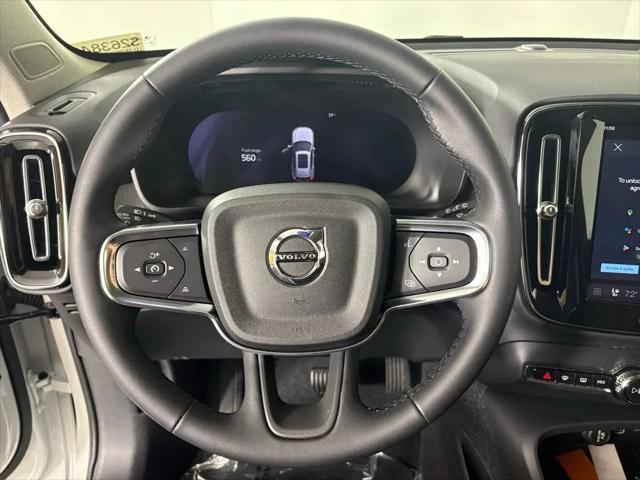 2026 Volvo XC40 Core, B4 FWD Gas (mild hybrid), Dark