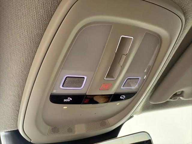 2026 Volvo XC40 Core, B4 FWD Gas (mild hybrid), Dark