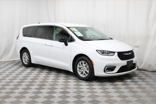 2024 Chrysler Pacifica Touring L for sale in Wichita, KS