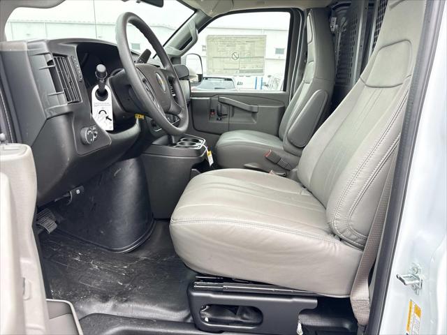 2026 Chevrolet Express Cargo Van 2500 Regular Wheelbase, WT, RWD