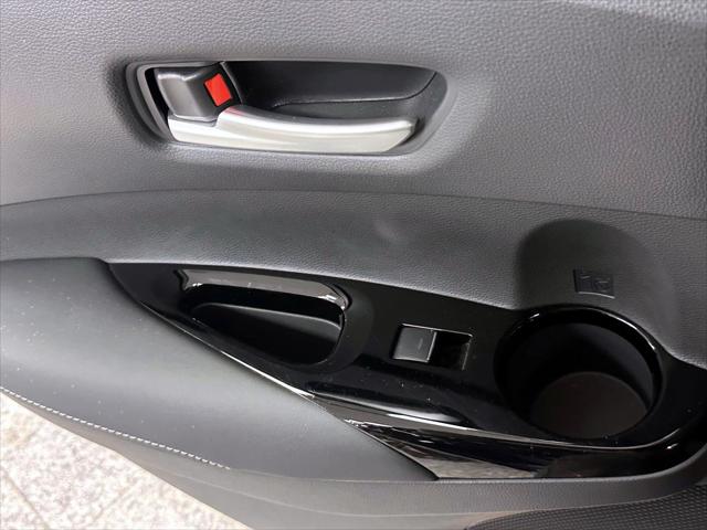 2025 Toyota Corolla Hatchback Nightshade Edition [19]