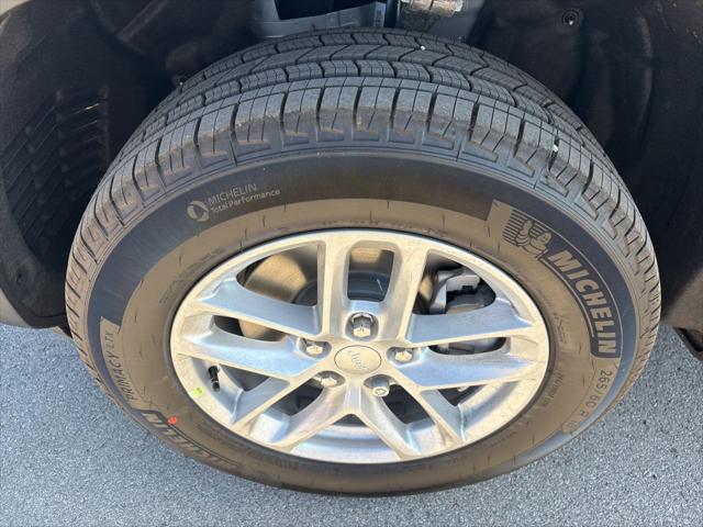 2026 Jeep Grand Cherokee L Laredo 4x4