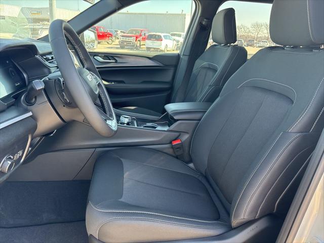 2026 Jeep Grand Cherokee L Laredo 4x4