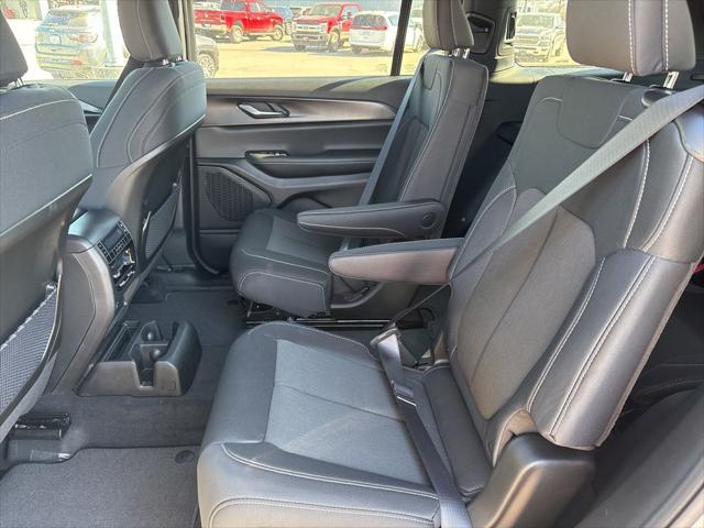 2026 Jeep Grand Cherokee L Laredo 4x4