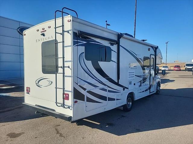 2019 Ford E-450 Cutaway Base