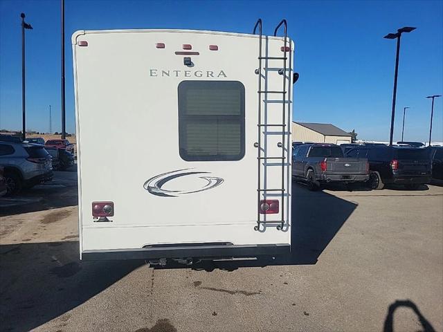 2019 Ford E-450 Cutaway Base