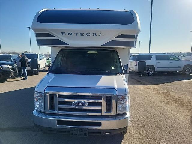 2019 Ford E-450 Cutaway Base