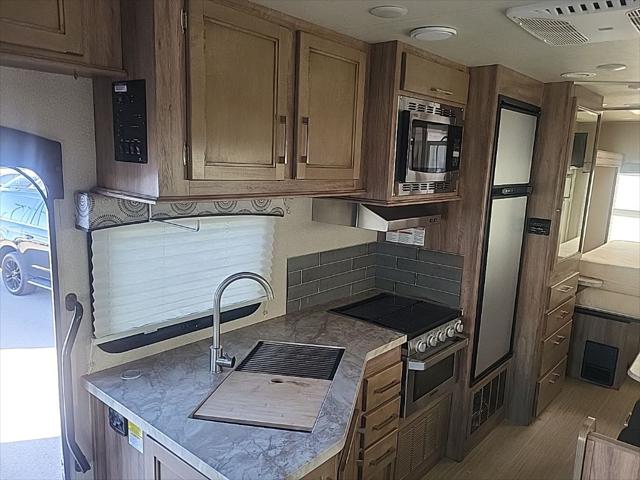 2019 Ford E-450 Cutaway Base