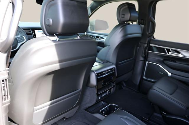 2026 Jeep Grand Wagoneer 4x2