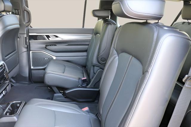2026 Jeep Grand Wagoneer 4x2
